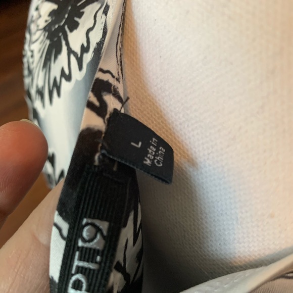 Summer or resort wear tunic - Picture 4 of 4